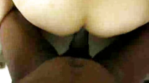 Pucat brunette teen ing lesbian tumindak karo panas milf