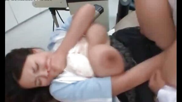 Prawan seksi mbukak pus teles sadurunge lensa kamera