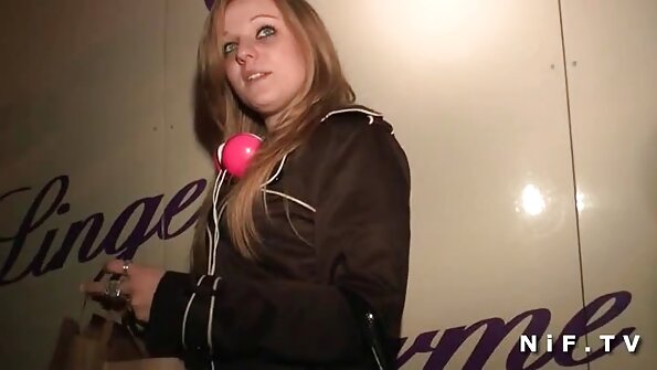 Teen tootsies caress ppussies njupuk anget adus bebarengan