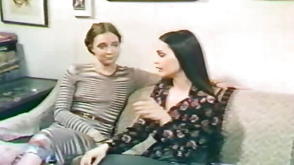 Stretched asshole saka Adriana Chechik mathuk kontol lan dildo bebarengan