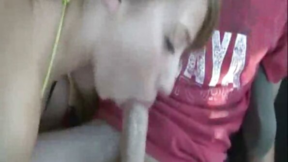 Loro lesbian sing ora kepenak Elena Koshka lan Sophie Sparkse nggawe rame