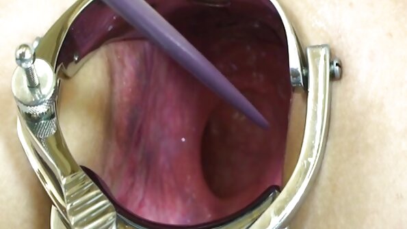 Two kusut Ladies sing mengkono pasuryan lungguh ing ibu lan putri wong telu