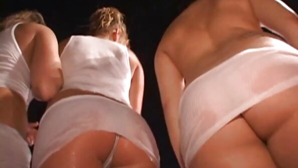 Adegan katresnan-nggawe apik dening enom apik banget saperangan