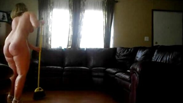 Loro cah ayu goyang-goyang sing gedhe ireng butts kanggo sing pacangan