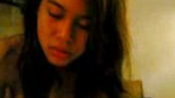 Remaja cah ayu ing kaose sikil ndadekake katresnan kanggo dheweke pacar