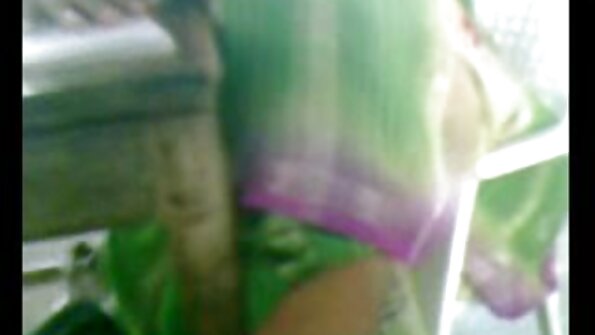 Loro pirang pelacur nuduhake jago sing apik banget ing wong telu panas iki