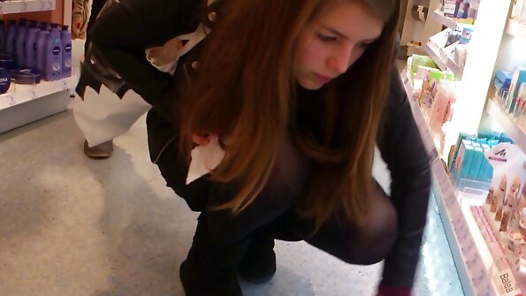 cah wadon Russian ora pengin mbayar nyewa supaya kok menehi dheweke pus