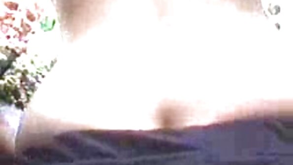 Stocky wong apik nganalisa enom brunette karo jus susu