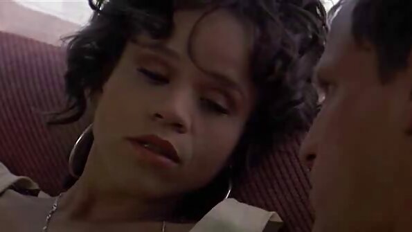 Sultry MILF acquaints nerd wong karo donya apik saka jinis