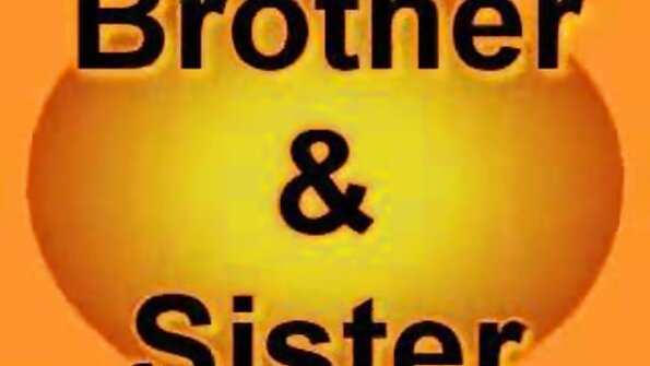 Loro cilik lassies njaluk ing nyata klompok jinis tumindak