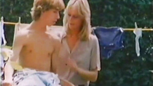 langsing brunette wis tau wis rammed karo pitik jago iki gedhe